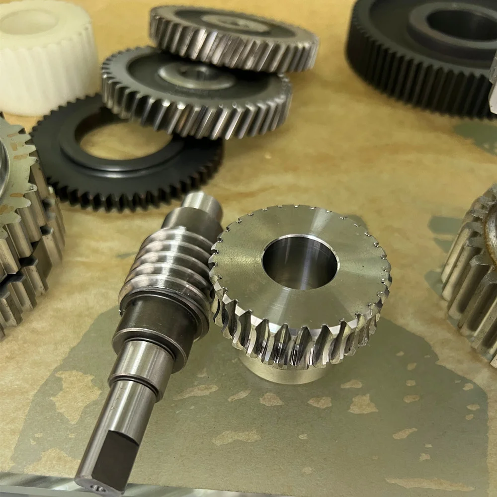 Зубофрезерный станок с ЧПУ ZF150СNC6 изображение
