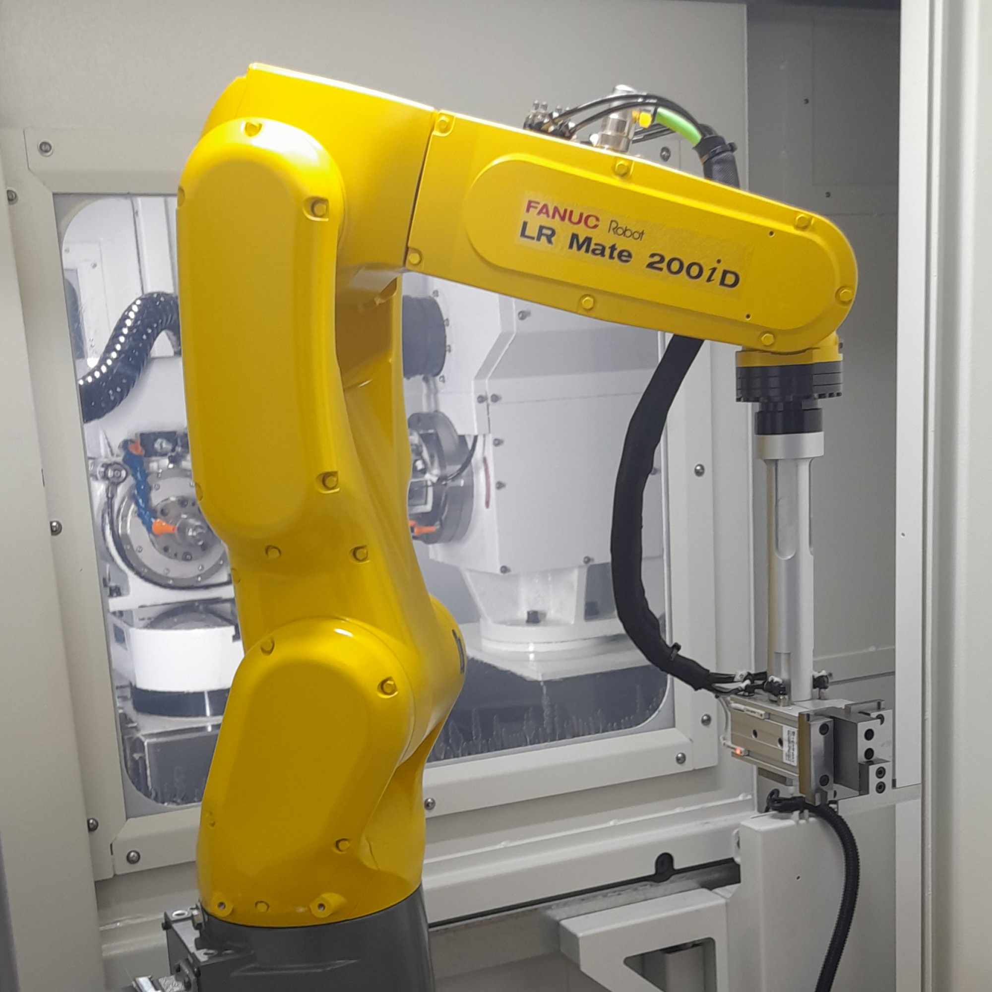 Промышленный робот FANUC LR Mate 200iD изображение